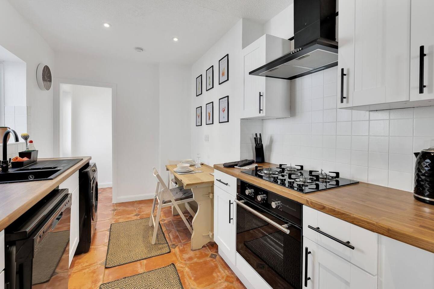 City Centre 2 Bedroom Apt - Free Parking - Wifi - Smart Tv Plymouth Bagian luar foto