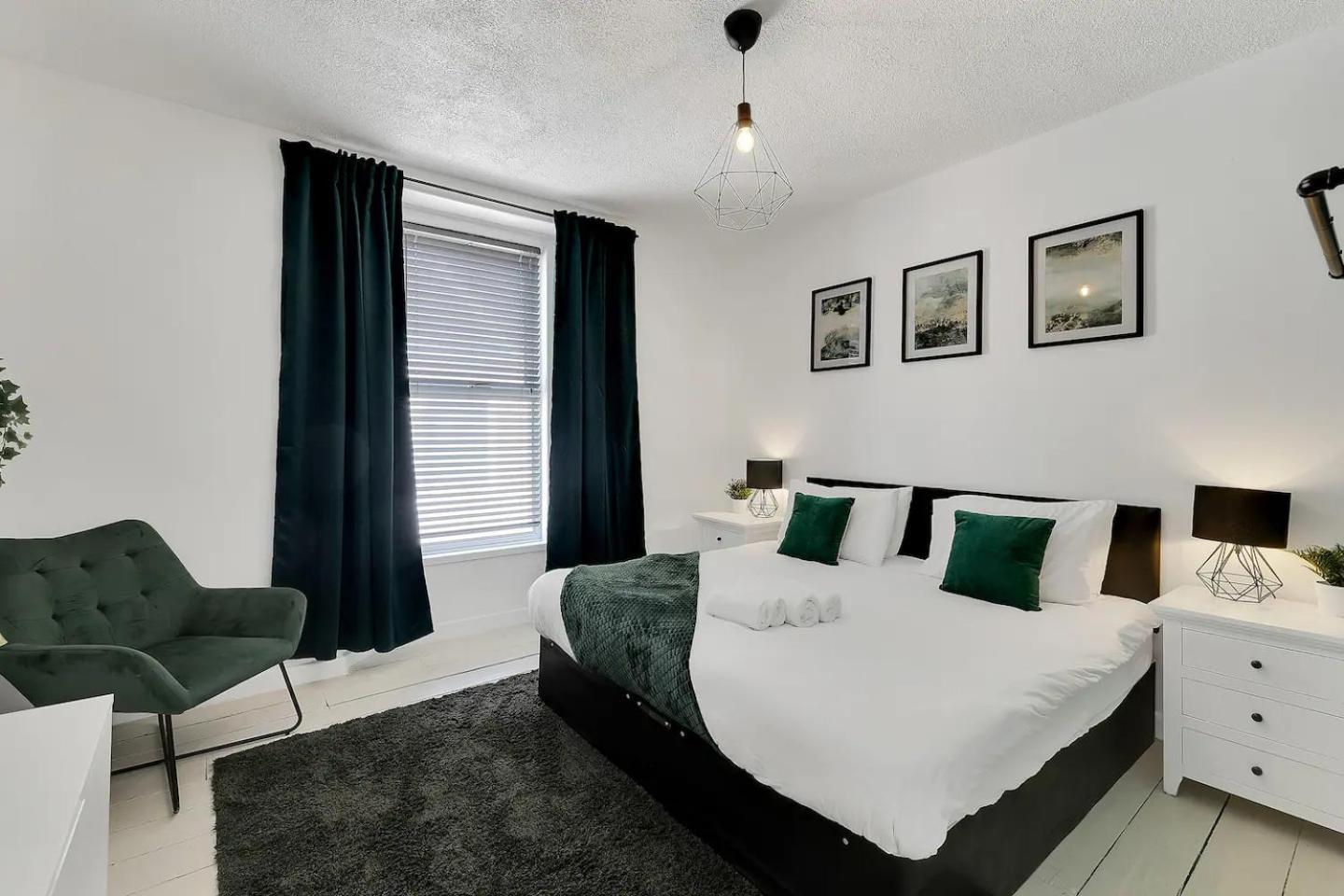 City Centre 2 Bedroom Apt - Free Parking - Wifi - Smart Tv Plymouth Bagian luar foto