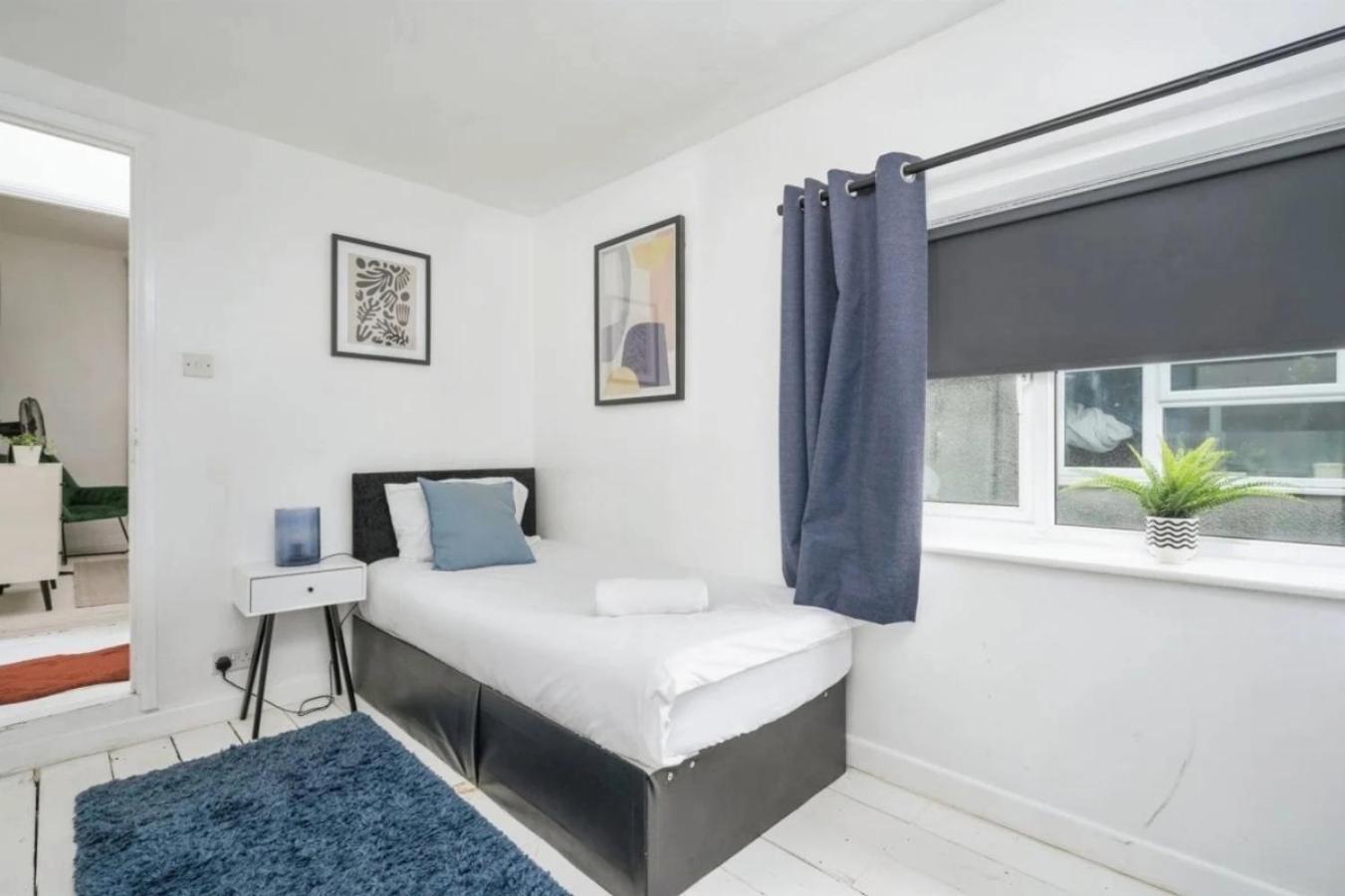 City Centre 2 Bedroom Apt - Free Parking - Wifi - Smart Tv Plymouth Bagian luar foto